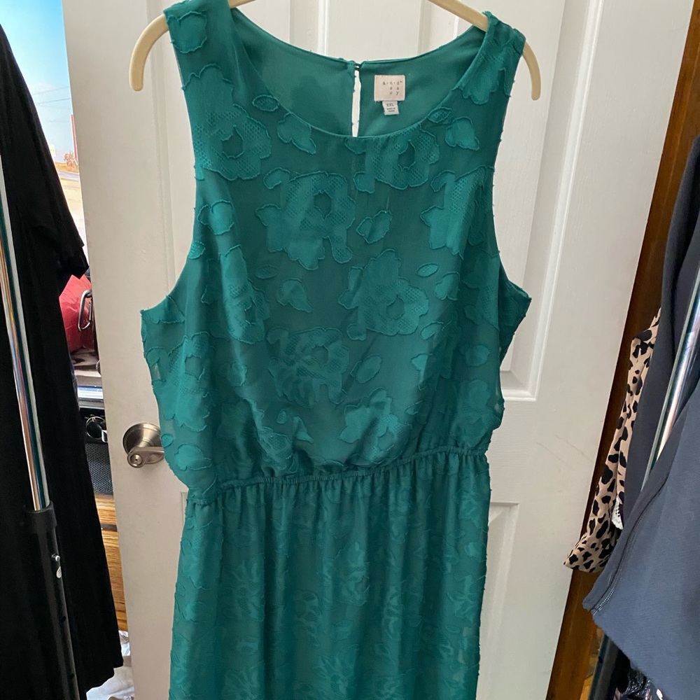 Sleeveless midi dress